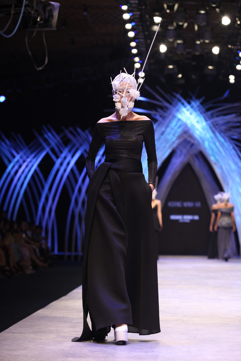 Á hậu Hoàng My "3 vòng như 1" khi trở lại sàn diễn - 9