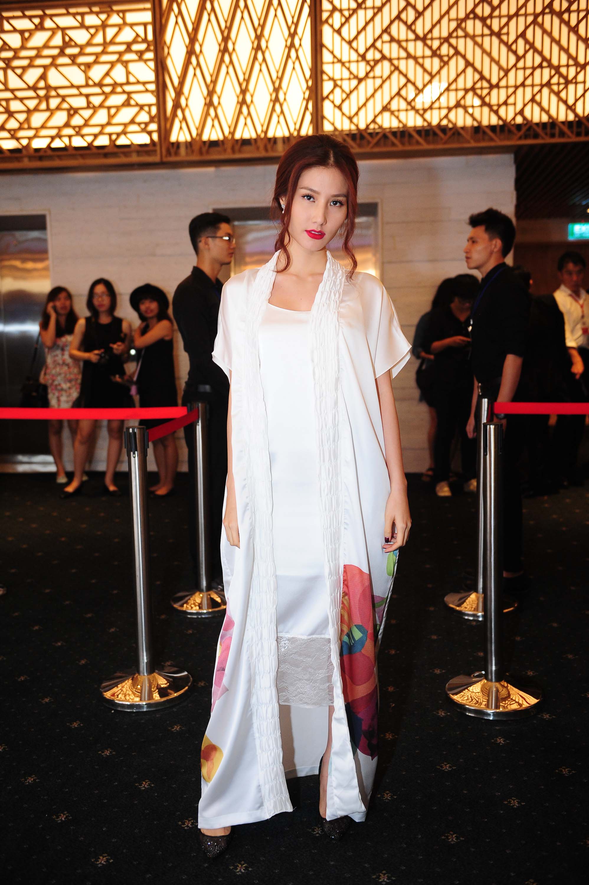 Sơn Tùng phủ đồ hiệu từ đầu đến chân xem thời trang - 4