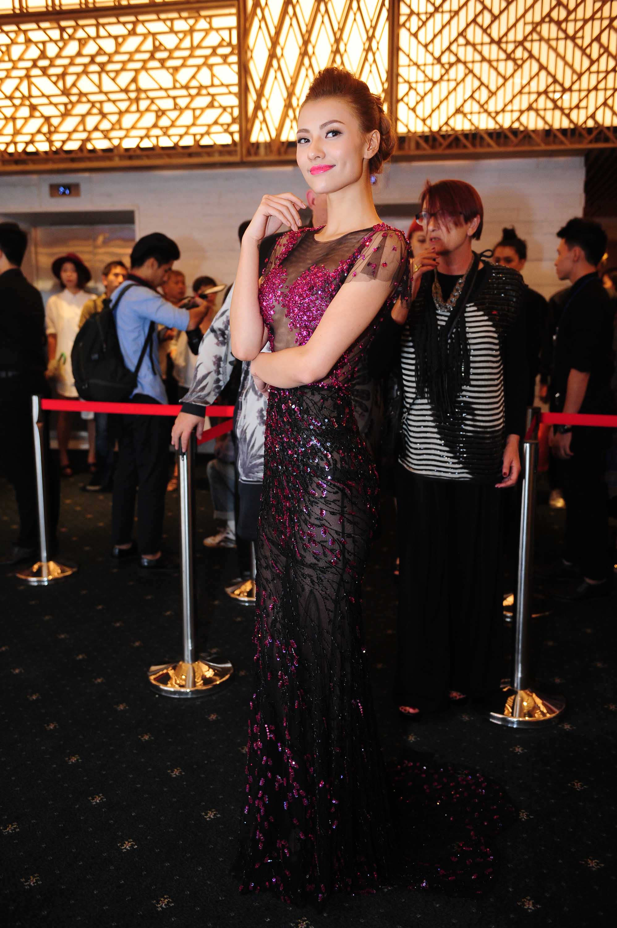 Sơn Tùng phủ đồ hiệu từ đầu đến chân xem thời trang - 5