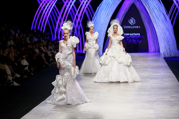 Trầm trồ xem người mẫu Việt bị trói tay đi catwalk - 9