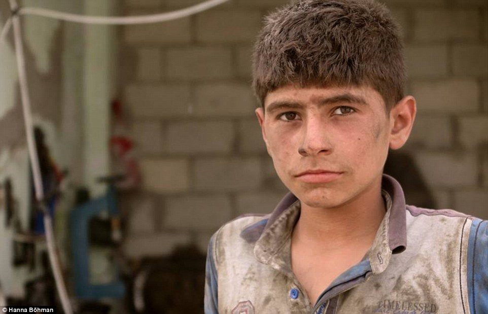 Ảnh: Cuộc sống của trẻ em giữa vùng chiến sự hoang tàn Syria - 13