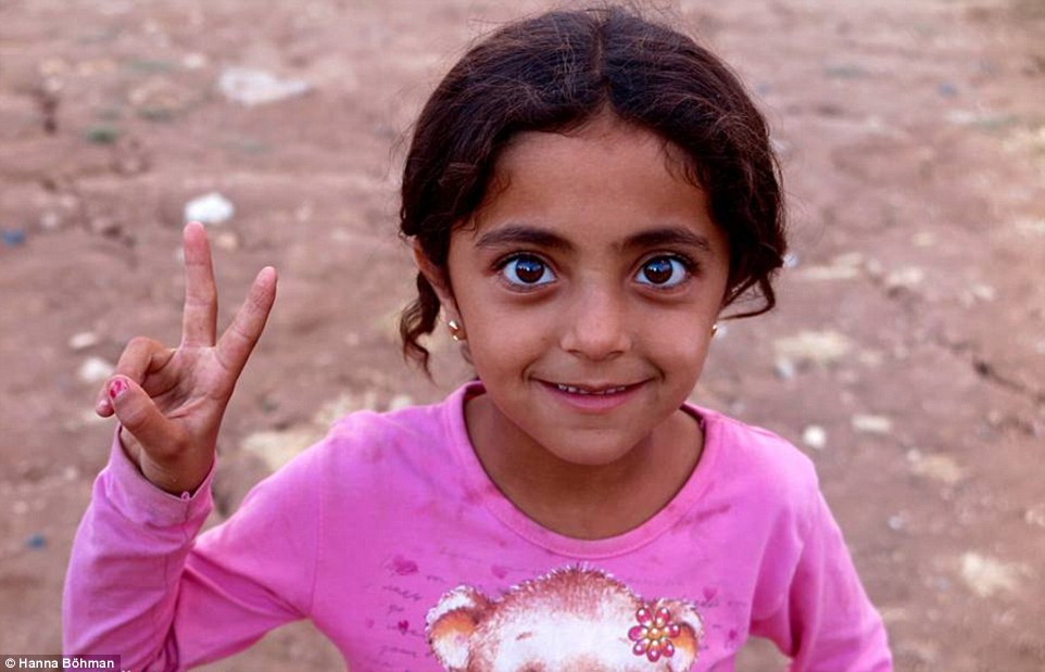 Ảnh: Cuộc sống của trẻ em giữa vùng chiến sự hoang tàn Syria - 8