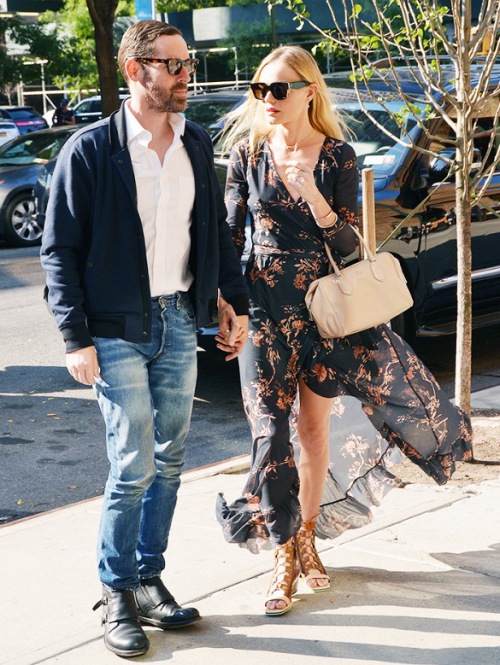 "Bóc giá" trang phục đầu thu của sao thế giới - 14