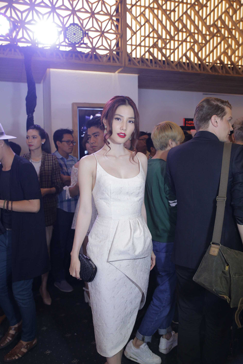 Mai Phương Thúy ý nhị khoe chân dài thẳng tắp - 4