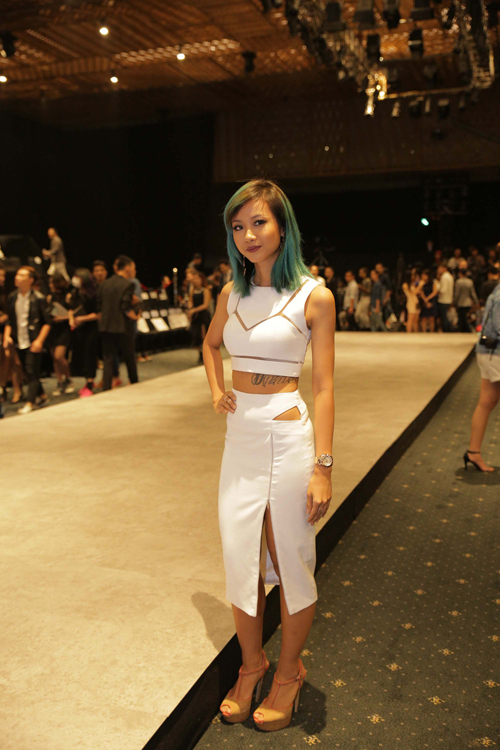 Mai Phương Thúy ý nhị khoe chân dài thẳng tắp - 5