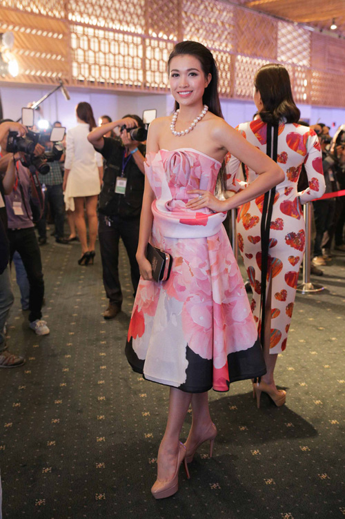 Mai Phương Thúy ý nhị khoe chân dài thẳng tắp - 10