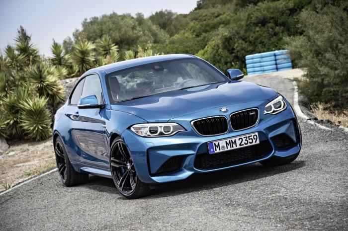 BMW M2 Coupe cuốn hút với màu xanh huyền bí - 1