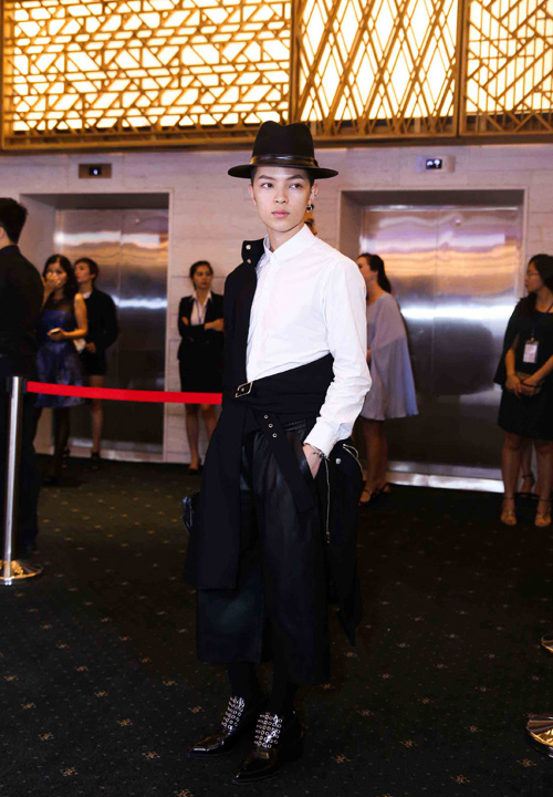 Ca sĩ Phương Linh gây thổn thức với yếm đào hờ hững - 14