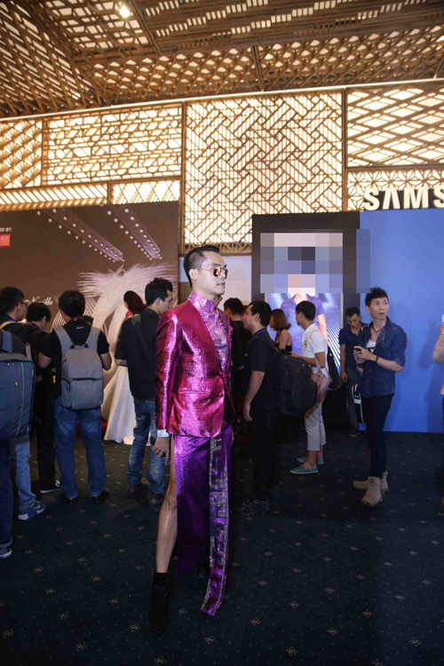 Ca sĩ Phương Linh gây thổn thức với yếm đào hờ hững - 15