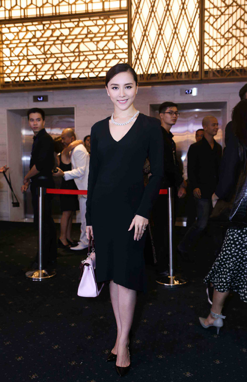 Ca sĩ Phương Linh gây thổn thức với yếm đào hờ hững - 7