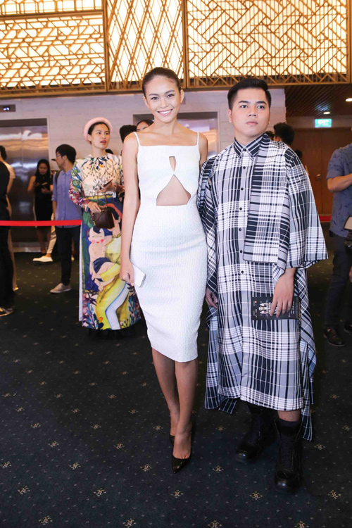 Ca sĩ Phương Linh gây thổn thức với yếm đào hờ hững - 8