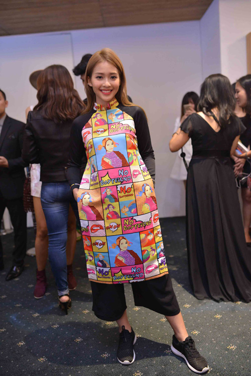 Ca sĩ Phương Linh gây thổn thức với yếm đào hờ hững - 3