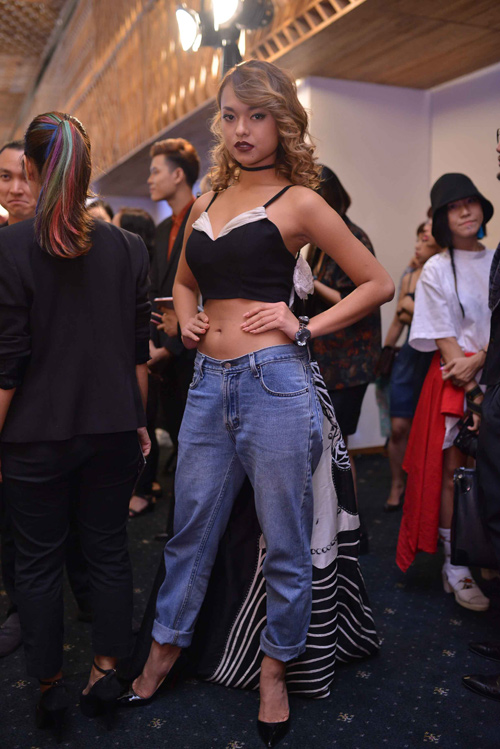 Ca sĩ Phương Linh gây thổn thức với yếm đào hờ hững - 11