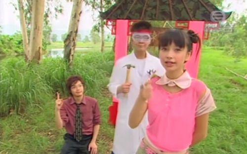 Fan "ngã ngửa" với ảnh cũ năm 15 tuổi của Angelababy - 2