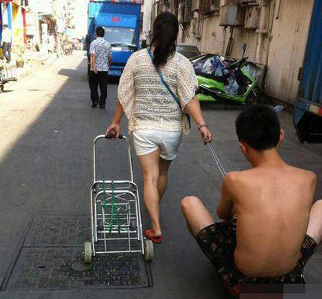 Tôi ở đâu anh phải đi theo đấy nghe chưa.
