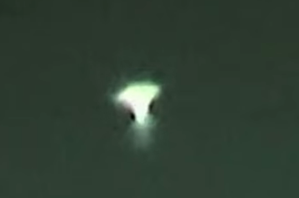 Video: UFO hình sứa bí ẩn xuất hiện trở lại sau 24 năm - 1