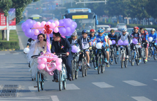 Xôn xao màn rước dâu bằng xe đạp siêu lãng mạn - 1