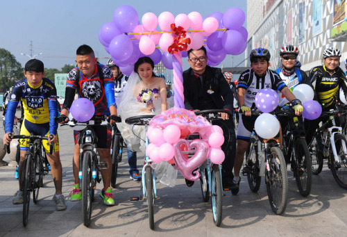 Xôn xao màn rước dâu bằng xe đạp siêu lãng mạn - 2