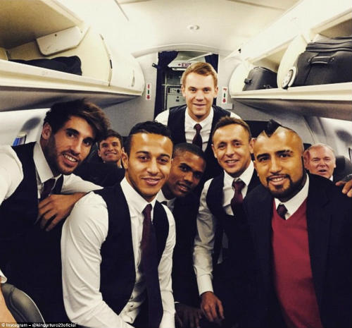 Cup C1: Arsenal tự tin làm Lewandowski "tắt điện" - 10