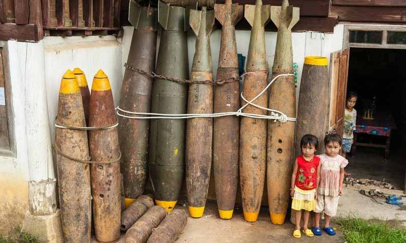 Biến vỏ bom thành vật dụng độc đáo ở Lào - 1
