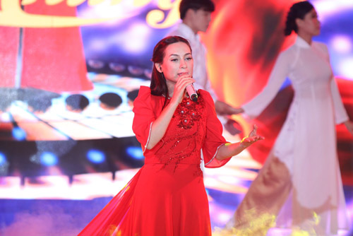 “Đại gia” tài trợ ca sĩ Phi Nhung làm liveshow tiền tỷ? - 1