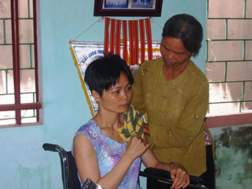 Những “bông hồng thép” trên sới vật - 1