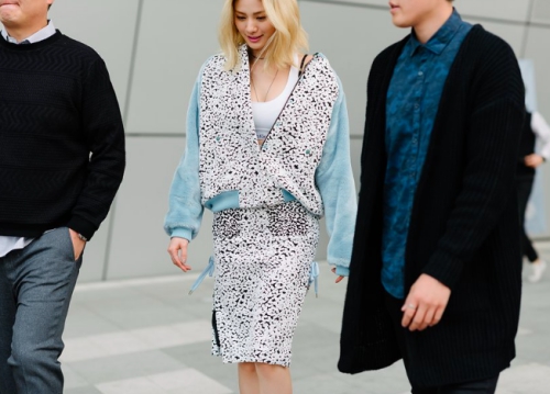 Tín đồ Hàn chơi đùa với thời trang trên phố Seoul - 13