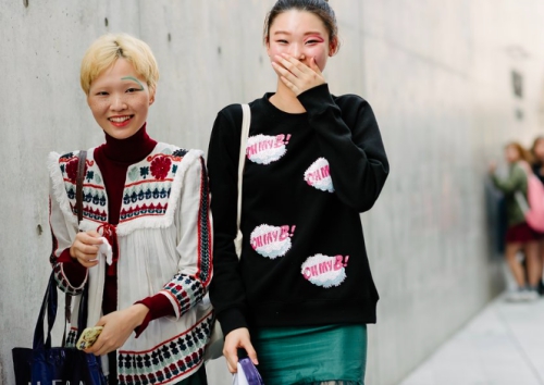 Tín đồ Hàn chơi đùa với thời trang trên phố Seoul - 12