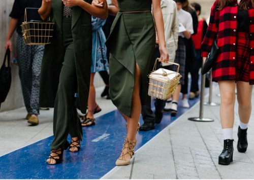 Tín đồ Hàn chơi đùa với thời trang trên phố Seoul - 10