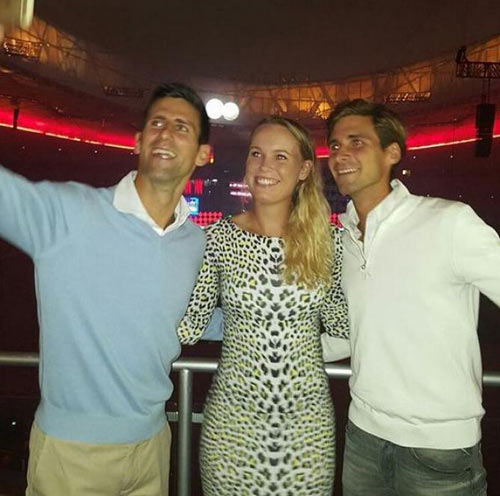 Tin HOT 21/10: Em trai Djokovic đính hôn với Wozniacki? - 1