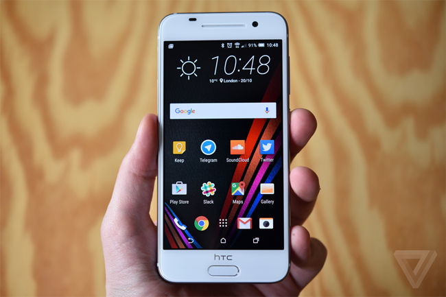 HTC One A9 chỉ mỏng 7,2 mm và có vẻ là chiếc smartphone thân thiện với người dùng nhờ trang bị màn hình 5 inch và trọng lượng 143 gram.