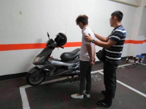 Chàng trai nghiện ăn cắp đồ lót phụ nữ để ôm - 3