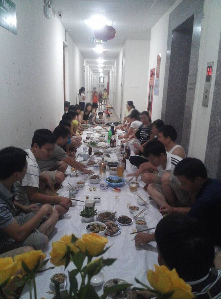 Tiệc hành lang chung cư: “Tôi tự hào vì văn hóa làng xã” - 2