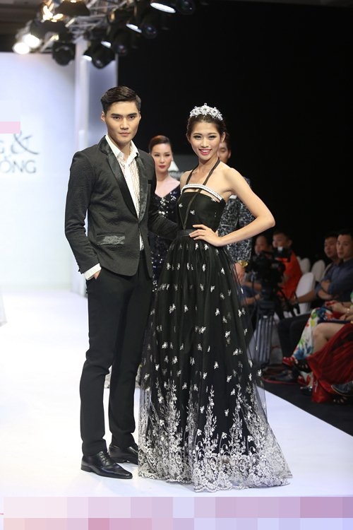 Diễm Hương tự tin làm vedette trên sàn catwalk - 10