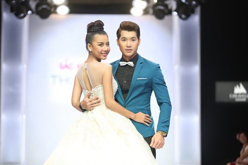 Diễm Hương tự tin làm vedette trên sàn catwalk - 12