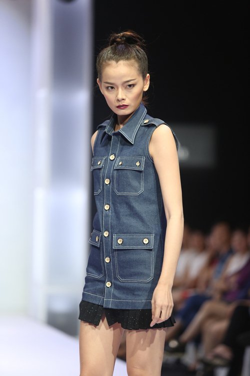Diễm Hương tự tin làm vedette trên sàn catwalk - 8