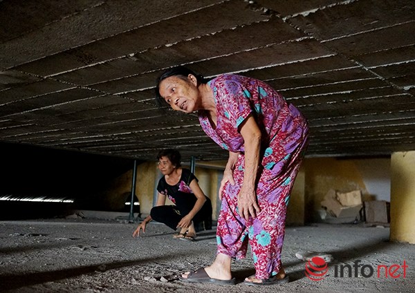 HN: Còng lưng chui qua nóc nhà để đi nhờ thang máy - 5