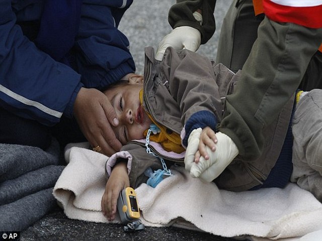 Slovenia dùng xe thiết giáp ngăn 12.000 người nhập cư - 5