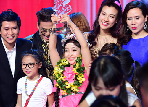 10 hình ảnh đẹp của quán quân The Voice Kids đêm chung kết - 1