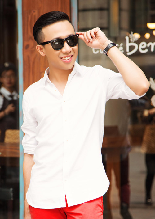 Trấn Thành tự tin với sắc trắng mọi lúc mọi nơi - 1