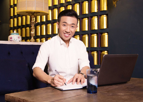 Trấn Thành tự tin với sắc trắng mọi lúc mọi nơi - 3