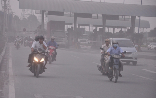 “Bão” bụi khiến người Sài Gòn khốn khổ - 11