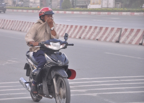 “Bão” bụi khiến người Sài Gòn khốn khổ - 12