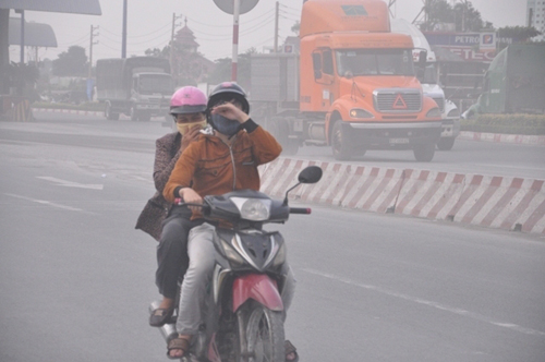 “Bão” bụi khiến người Sài Gòn khốn khổ - 6