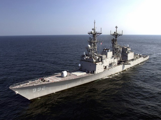 Mỹ điều tàu khu trục tới gần đảo nhân tạo TQ xây trái phép - 1