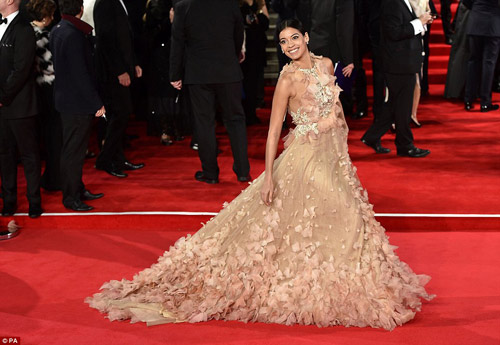 Lễ ra mắt "007" hoành tráng như tiệc hoàng gia - 4