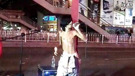 Chàng ăn xin khuyết tật hát rong gây sốt mạng Trung Quốc - 4