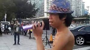 Chàng ăn xin khuyết tật hát rong gây sốt mạng Trung Quốc - 3