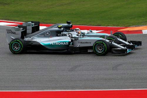 Phía sau vạch đích US GP: Xướng tên Mercedes (P1) - 2