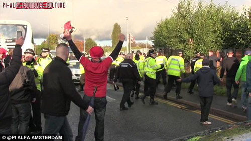 “Đàn em” của MU và Man City làm loạn tại FA Cup - 3